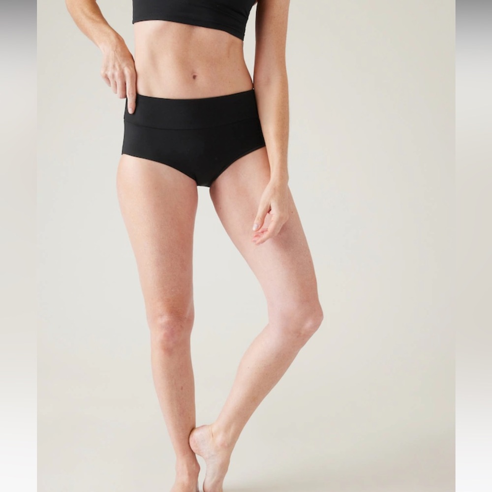 BRAND NEW IN PACKAGING Athleta Essential Swim Boyshort